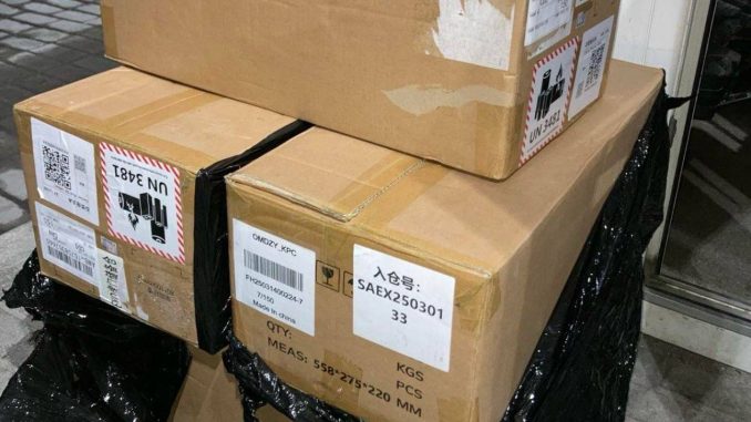Контрабанда на кордоні: у вантажівці закарпатця знайшли 1000 електронних сигарет (ФОТО)