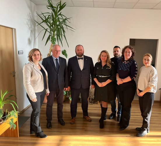 Угорщина підтримала освіту: У Шарварі відкриють філію української школи ім. Лесі Українки