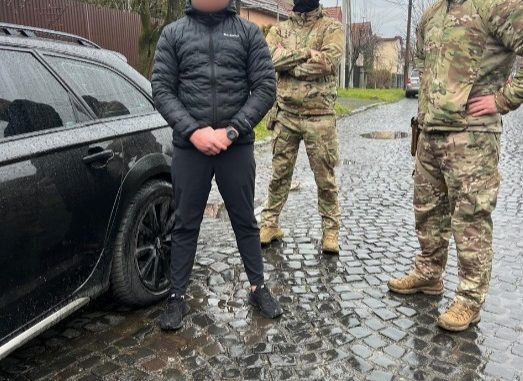 Діючий військовий організував канал втечі призовників до Румунії