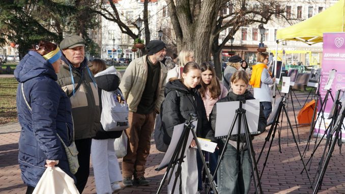 Не мовчіть: ЦНАП та соцслужби Ужгорода нагадали про гарячі лінії допомоги постраждалим від насильства