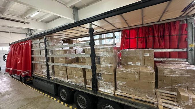 Сховали посуд Tefal на 1,5 млн грн: На Закарпатській митниці викрили спробу приховати імпортний вантаж на кордоні зі Словаччиною