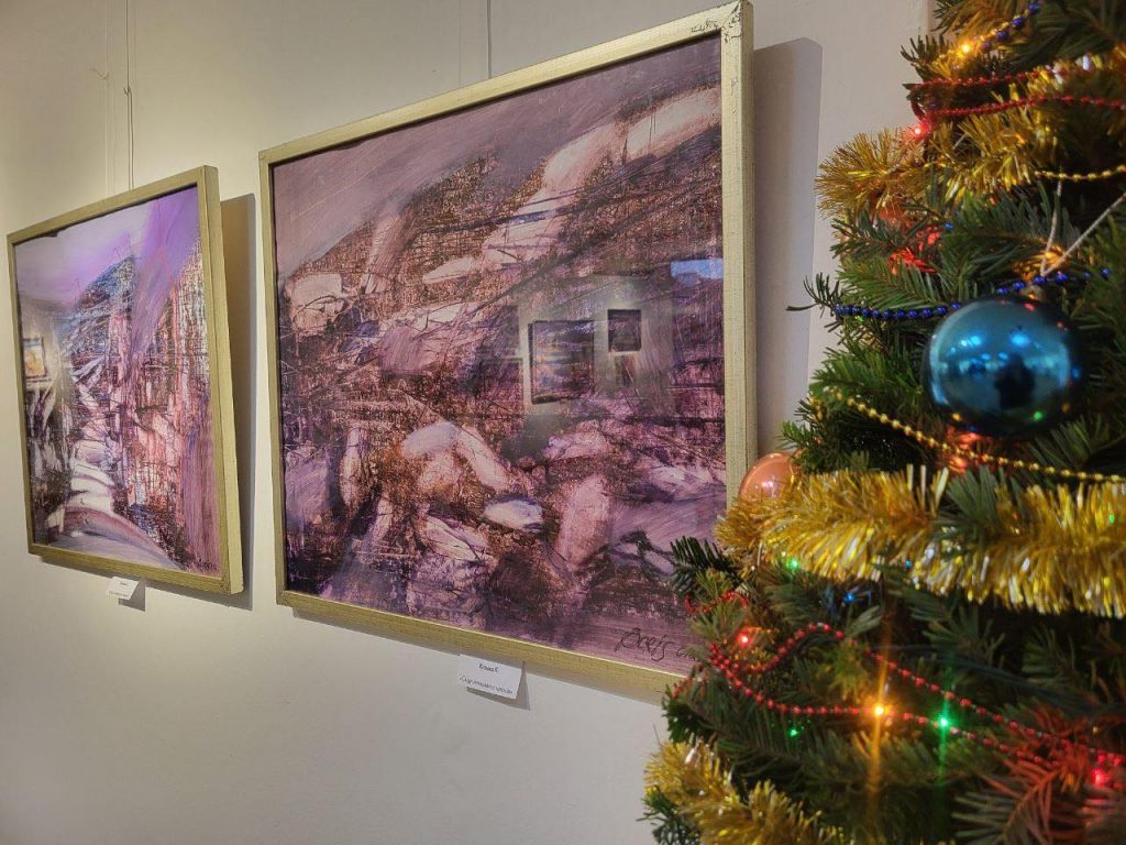 «Коляда» в Ужгороді: святкова виставка 57 митців та імена «Кращих художників року» (ФОТО)