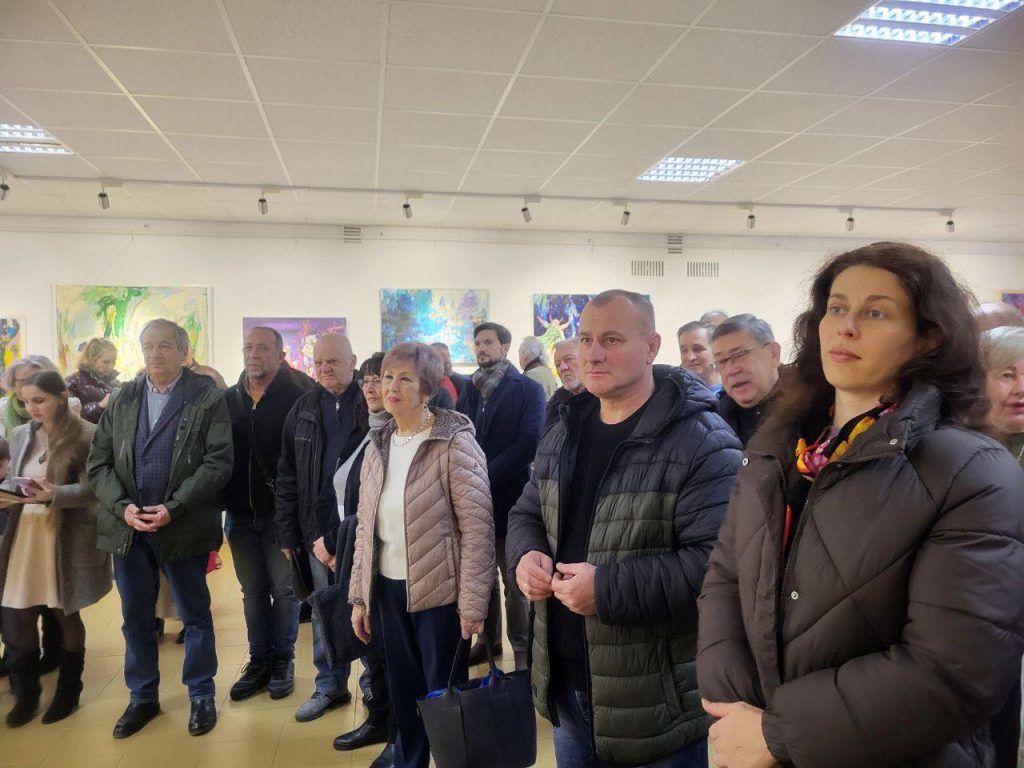 «Коляда» в Ужгороді: святкова виставка 57 митців та імена «Кращих художників року» (ФОТО)