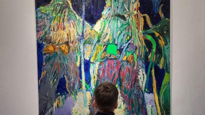 «Коляда» в Ужгороді: святкова виставка 57 митців та імена «Кращих художників року» (ФОТО)