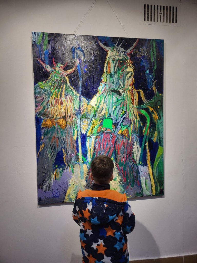 «Коляда» в Ужгороді: святкова виставка 57 митців та імена «Кращих художників року» (ФОТО)