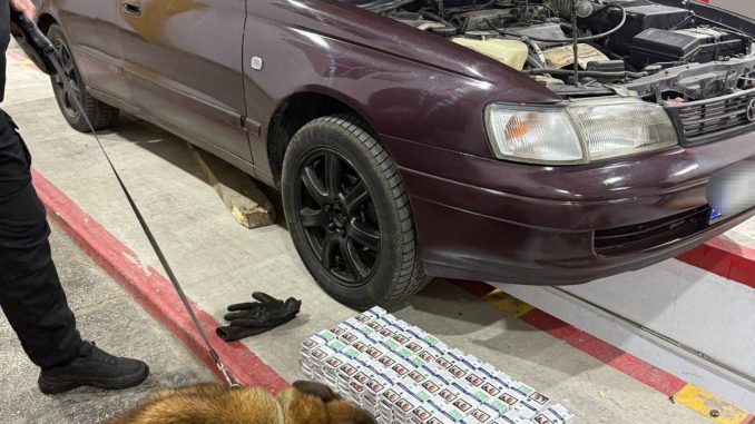 У пункті пропуску «Тиса» викрили контрабанду сигарет у моторному відсіку