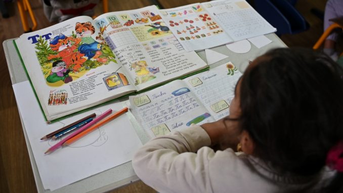 Новий посібник та підручники: освітній проєкт INCLUSIV.EDU підтримує дошкільну підготовку в Ужгороді